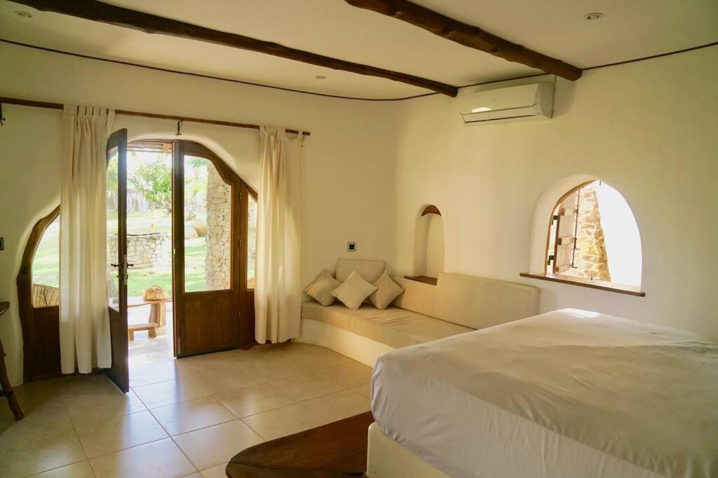 Beach-Front Sumbawa Surf House Lemonga Exterior foto