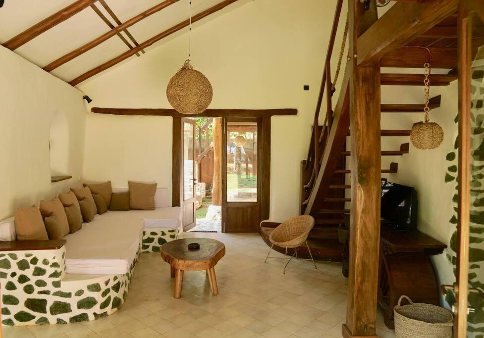 Beach-Front Sumbawa Surf House Lemonga Exterior foto