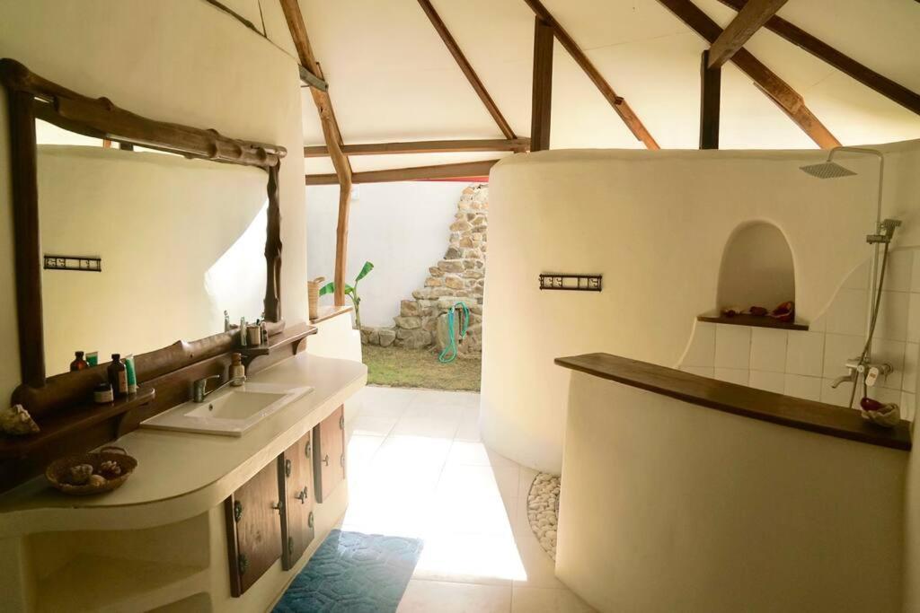 Beach-Front Sumbawa Surf House Lemonga Exterior foto
