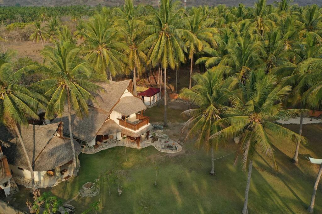 Beach-Front Sumbawa Surf House Lemonga Exterior foto