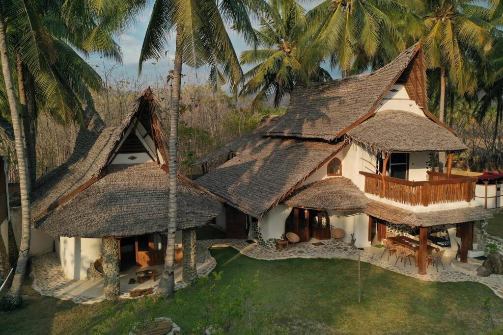 Beach-Front Sumbawa Surf House Lemonga Exterior foto